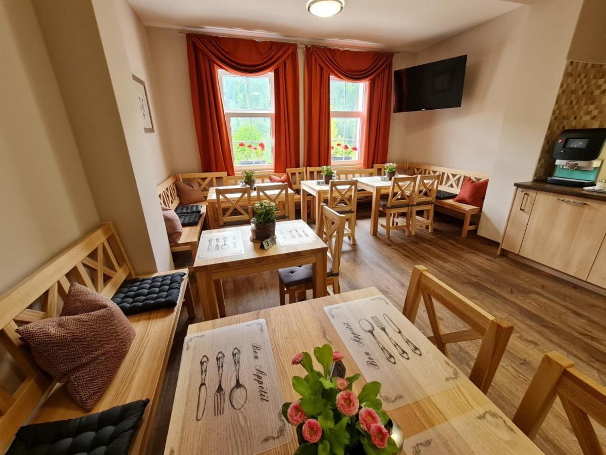 Pension Pstruzi Абертами Экстерьер фото