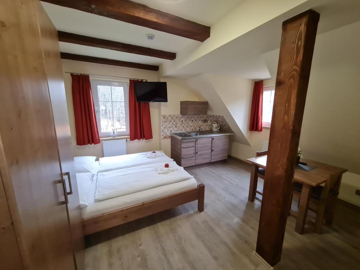 Pension Pstruzi Абертами Экстерьер фото