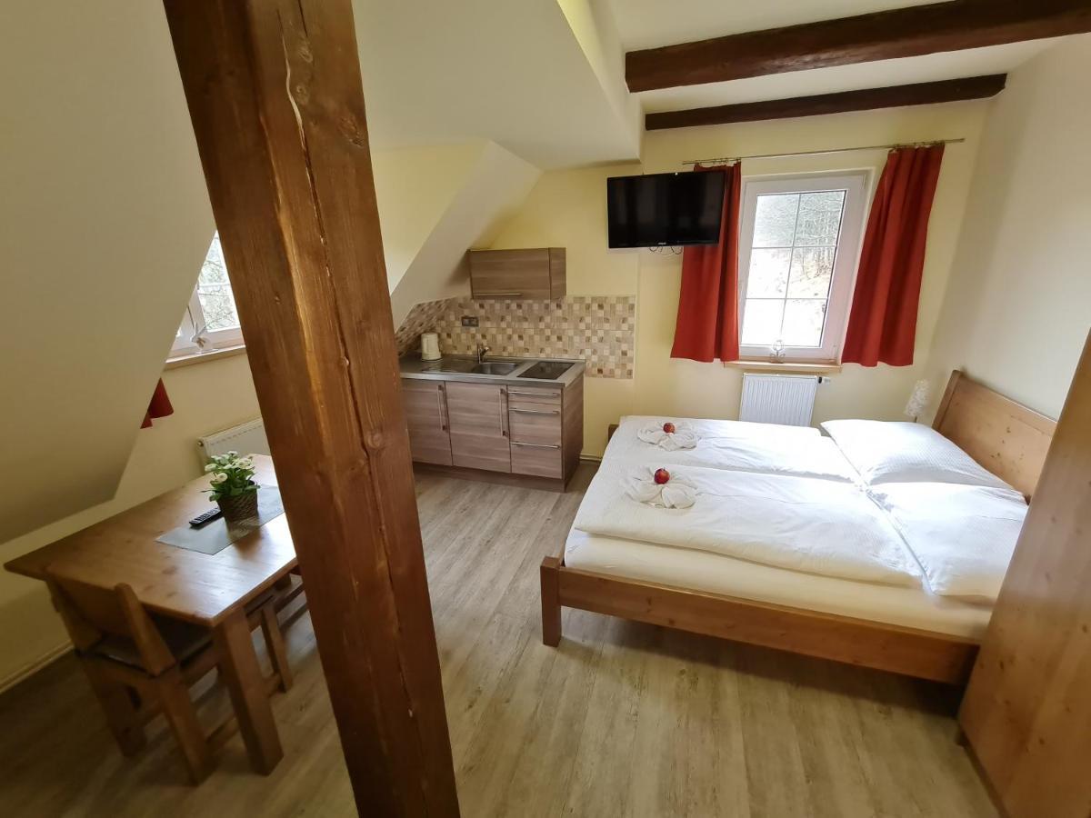 Pension Pstruzi Абертами Экстерьер фото