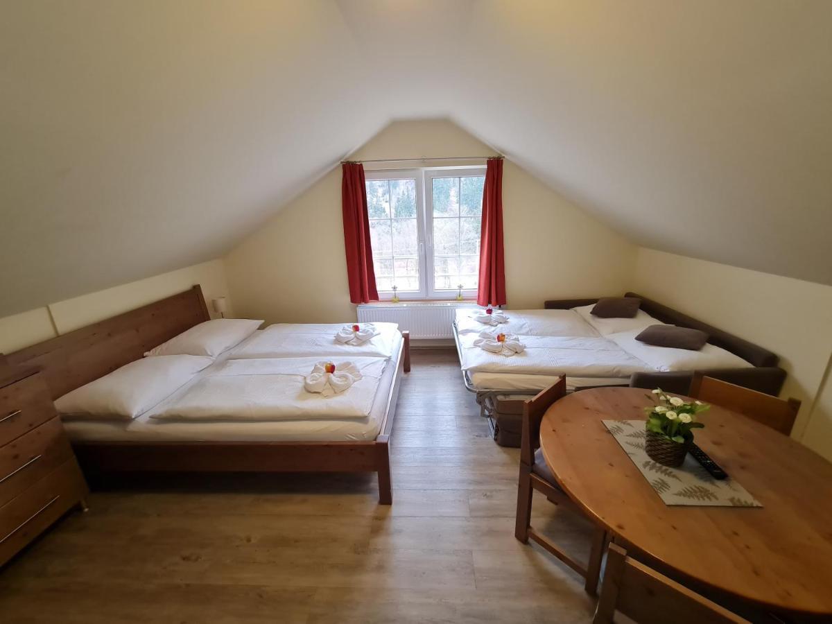 Pension Pstruzi Абертами Экстерьер фото
