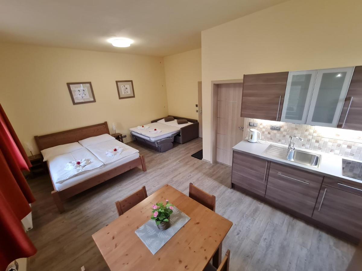 Pension Pstruzi Абертами Экстерьер фото