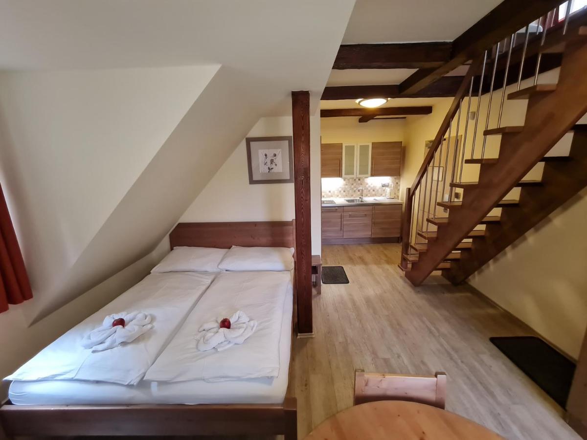 Pension Pstruzi Абертами Экстерьер фото