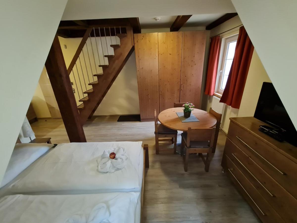 Pension Pstruzi Абертами Экстерьер фото