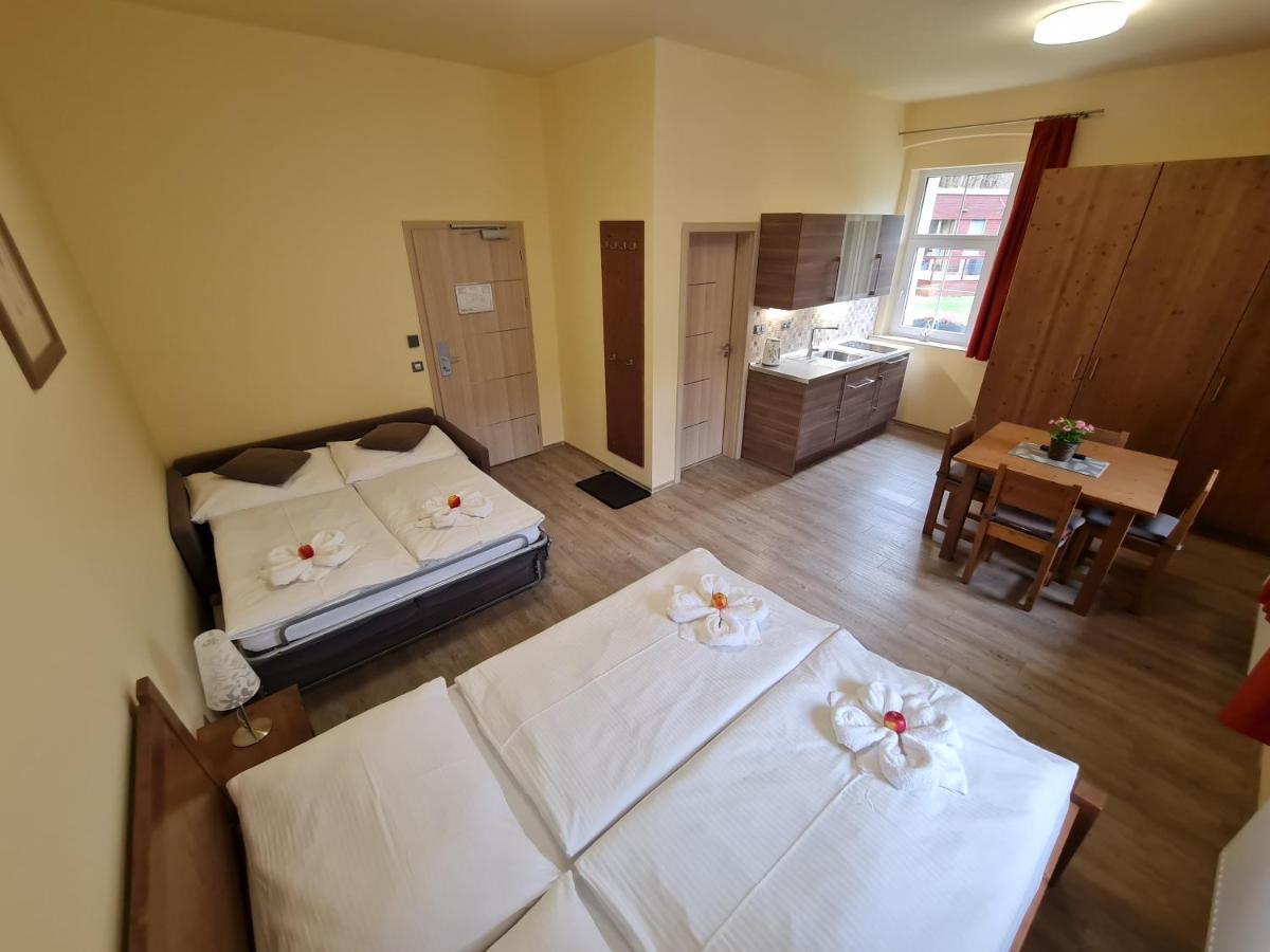 Pension Pstruzi Абертами Экстерьер фото